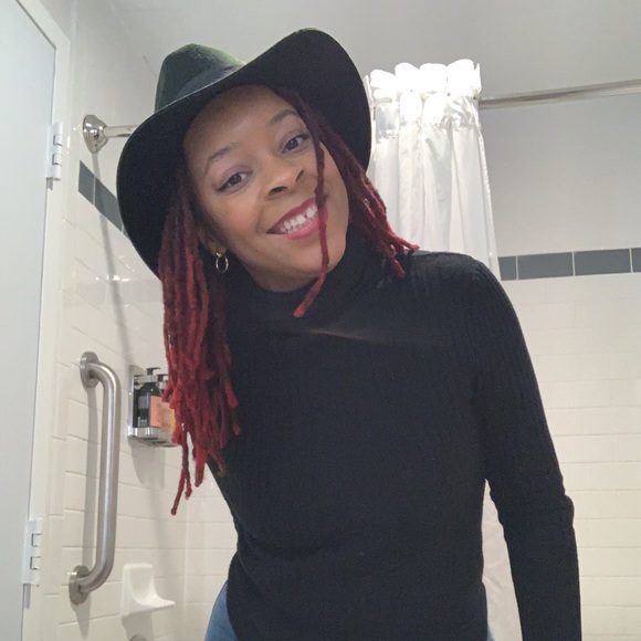 Hat - Picture 2 of 3